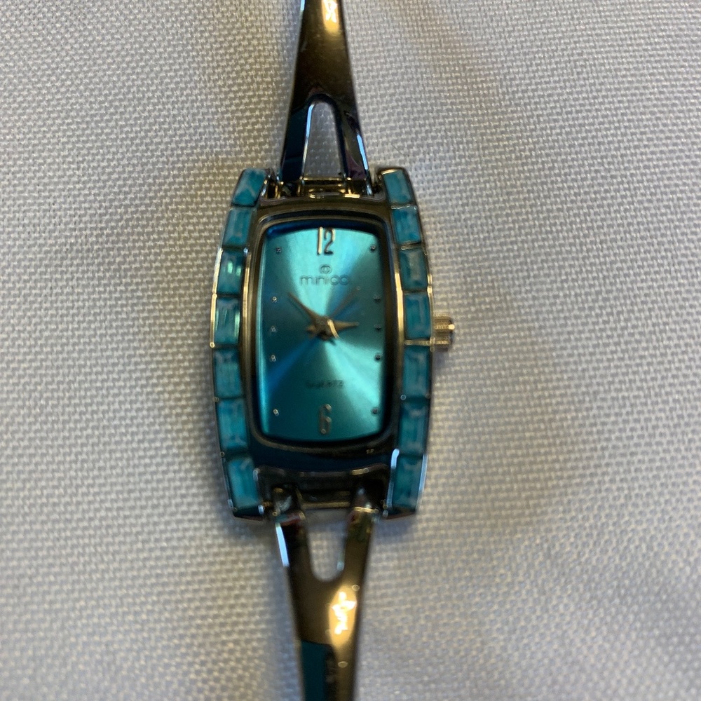 Working Minicci Silver Tone with Blue Acrylic Accents Watch w Brand New Battery!